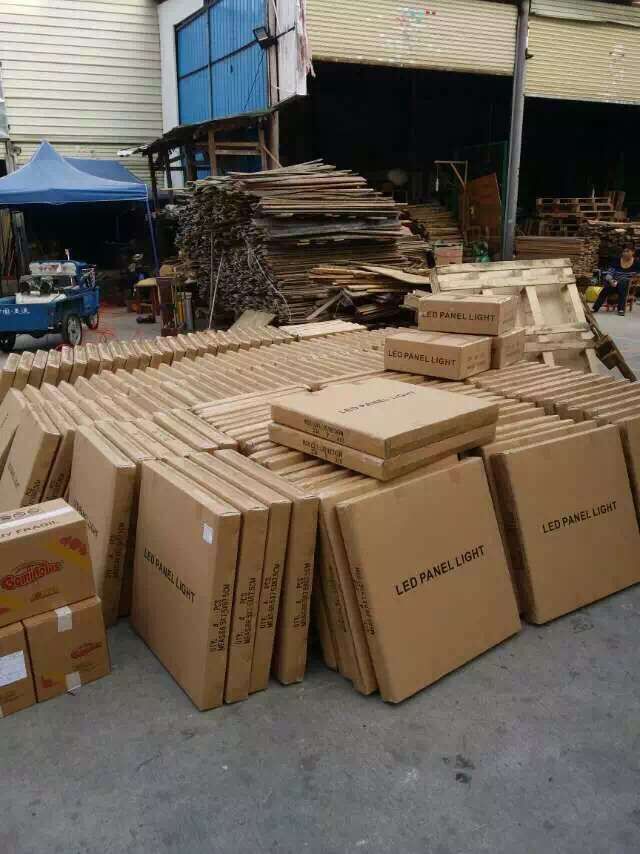 山東客戶訂購的LED一體斜邊凈化燈發(fā)貨